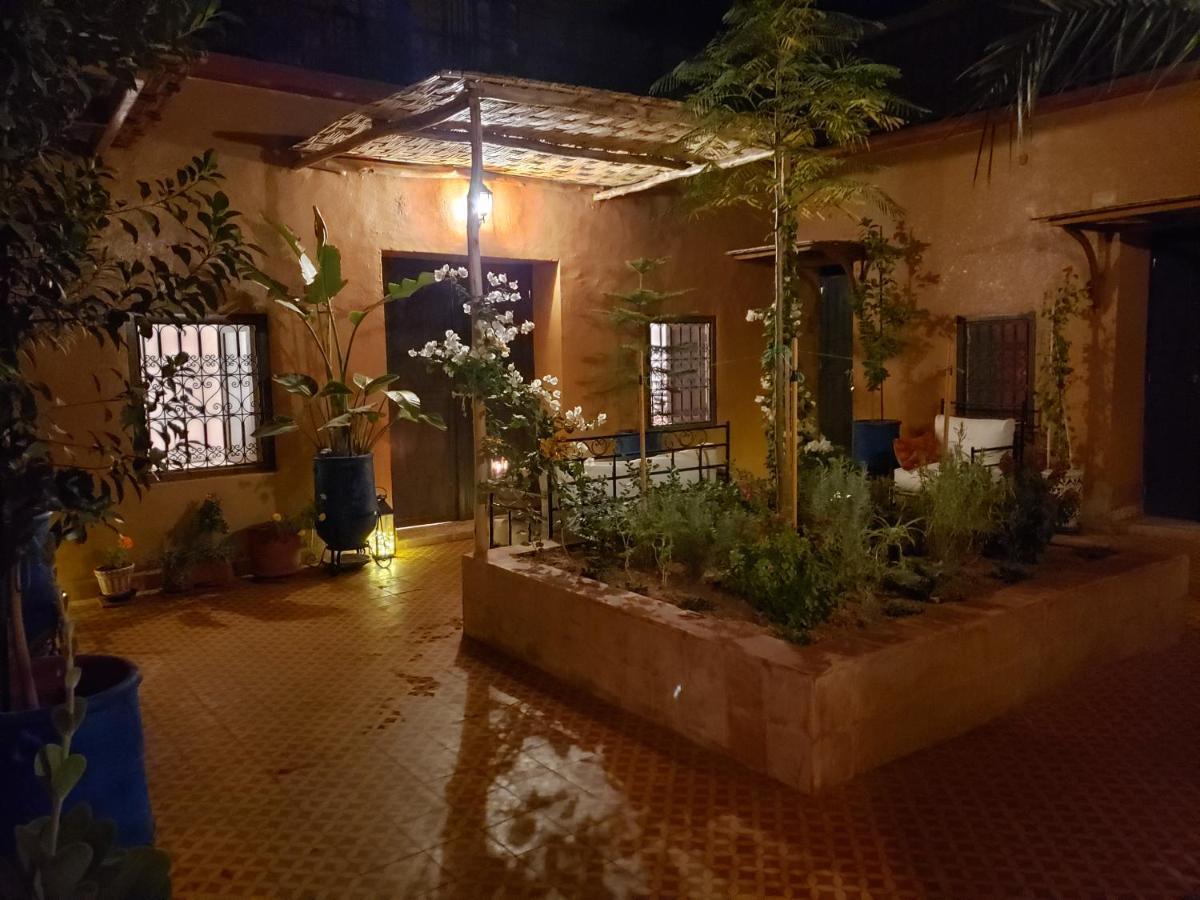Riad Hanan Варзазат Екстериор снимка